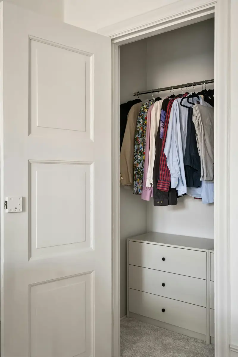 Hinging wardrobe design