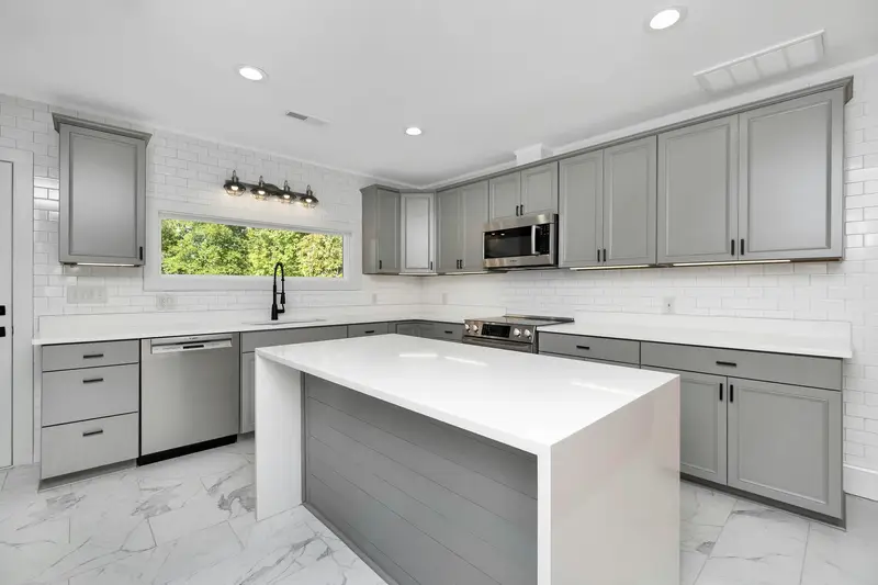 L-shaped modular kitchen design