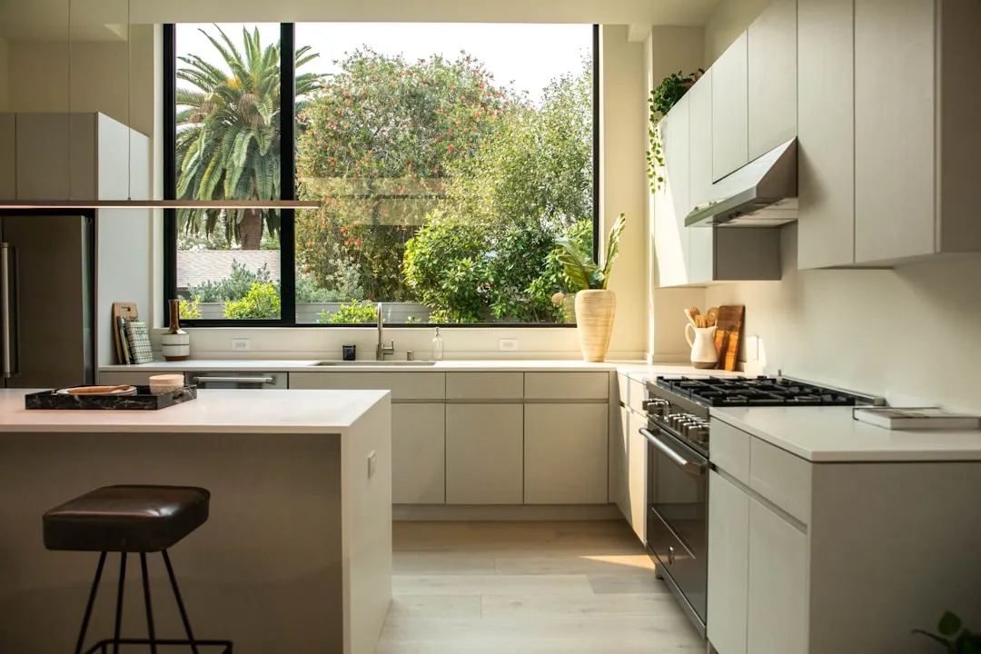 Elegant Contemporary Kitchen