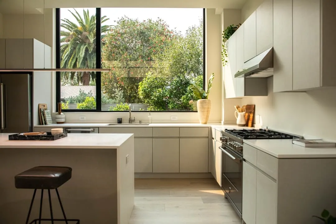 Elegant Contemporary Kitchen