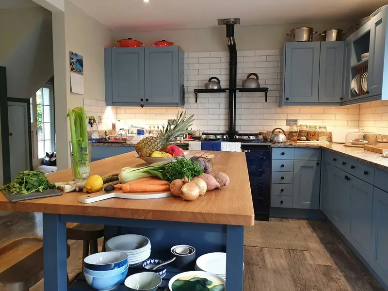 U-shaped modular kitchen design